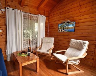Maya Cabins - Ramot - Living room