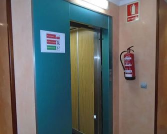 Hostal Fonda Galicia - Cardedeu - Pasillo