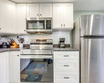 Close to Colleges: Worcester Apt w/ Lake Access! - Worcester - Kitchen