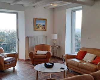 Renovated farmhouse with swimming pool in the heart of nature - charm, calm and authenticity - Ferrières-les-Verreries - Вітальня