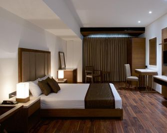 Five Petals Hotel & Banquets - Ahmedabad - Bedroom