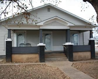 Cozy Efficiency near University and town - Brownwood - Building