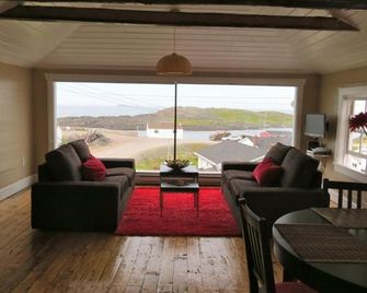 The Old Salt Box Co. - Mary's Place - Fogo - Living room