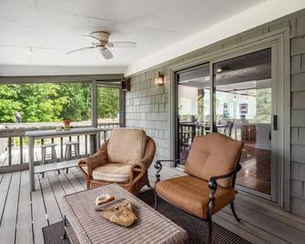 2325 Pollock - Delaware Farmstead Retreat - Delaware - Balkon