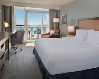 Hampton Inn & Suites Myrtle Beach-Oceanfront - מירטל ביץ' - חדר שינה