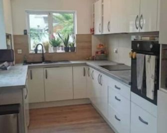 Modern 4 bedroom house Dublin 20 - דבלין - מטבח