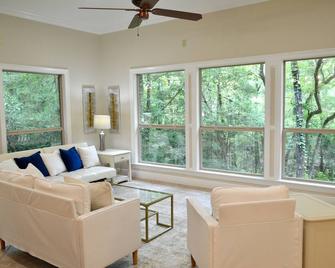 Oasis in Daphne - Daphne - Living room