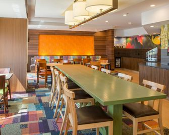 Fairfield Inn & Suites by Marriott Columbus - Columbus - Restaurang