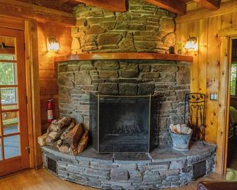 10 Min To Windham Classic 4br Log Cabin Huge Views New Deck New Hot Tub Fire Pit - East Durham - Room amenity
