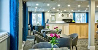 Royal Inn & Suites - Happy Valley-Goose Bay - Lobby
