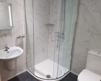 North Coast Motel - Portrush - Baño
