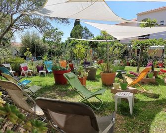 Hôtel Punta e Mare des Chambres ou des Appartements T2 - Cargèse - Patio
