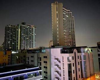 13 Coins Tower Ratchada Hotel - Bangkok