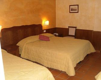 Hotel Il Maniero - Rocca Pia - Bedroom