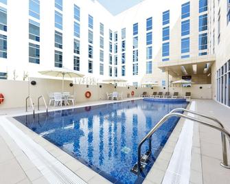 Premier Inn Doha Education City - Doha - Pool