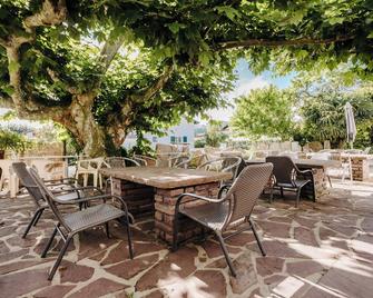 Hotel Mendionde - Saint-Pée-sur-Nivelle - Binnenhof