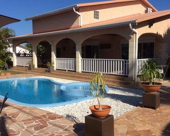 Ptit fleur - Saint-Pierre - Havuz