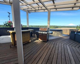 Welcome To Cindy's Place! Dodecagon Retro Romantic Home In The Country! - Yelm - Balcón