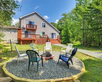 Private Hot Tub Lakefront Poconos Home! - Pocono Summit - Patio