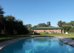 Woodlands Stop Over And Lodge - Francistown - Pool
