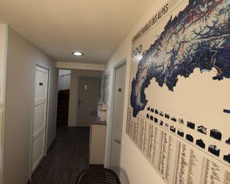 Studio-Comfort-Private Bathroom - Albertville - Flur
