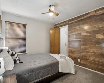 Bella Casa near all Broken fun! - Broken Arrow - Bedroom