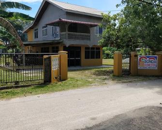 Bonda Homestay - Kuala Terengganu - Building
