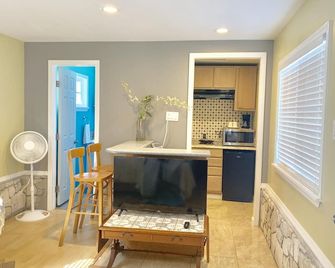 Guesthouse Near Lax & Long Beach Airport - Carson - Kitchen