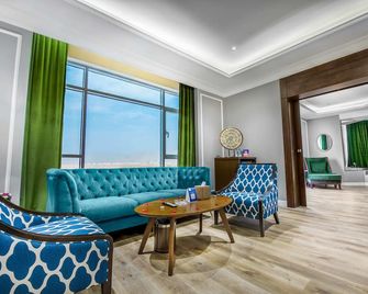 Suknai Royal Hotel - Ha'il - Living room