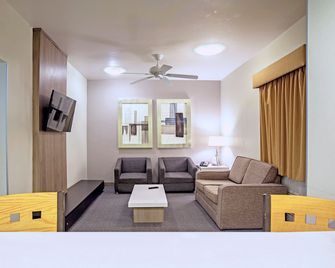 Holiday Inn & Suites Chihuahua Expo By IHG - Chihuahua - Makuuhuone