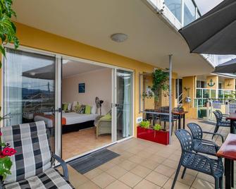 Sunlit Waters Studio Apartments - Airlie Beach - Balcony