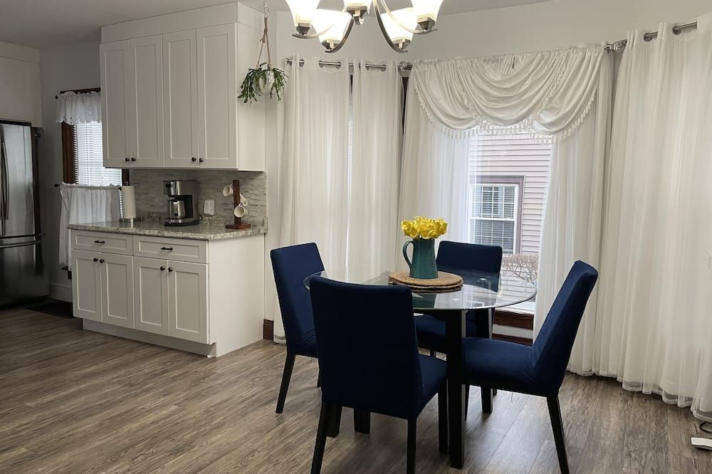 Renovated small town charm right next to SUNY Fredonia - Fredonia - Comedor
