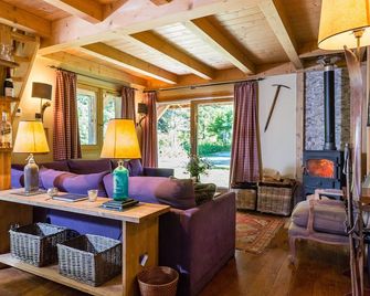 Superb Le Buet Chalet, nr skiing, Chamonix, Argentiere, Les Houches, Vallorcine - Vallorcine - Salon