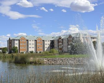 Quality Inn & Suites Denver Airport - Gateway Park - Aurora - Rakennus