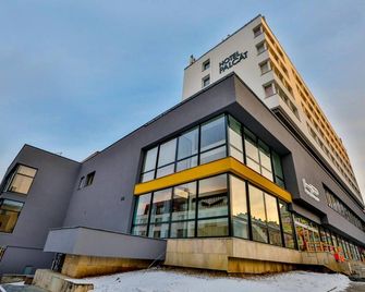 Hotel Palcát - Tábor - Edificio