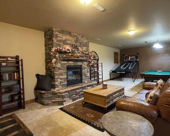 Outpost Oasis- Wonderful 6 bedroom house! - Gallatin Gateway - Sala de estar