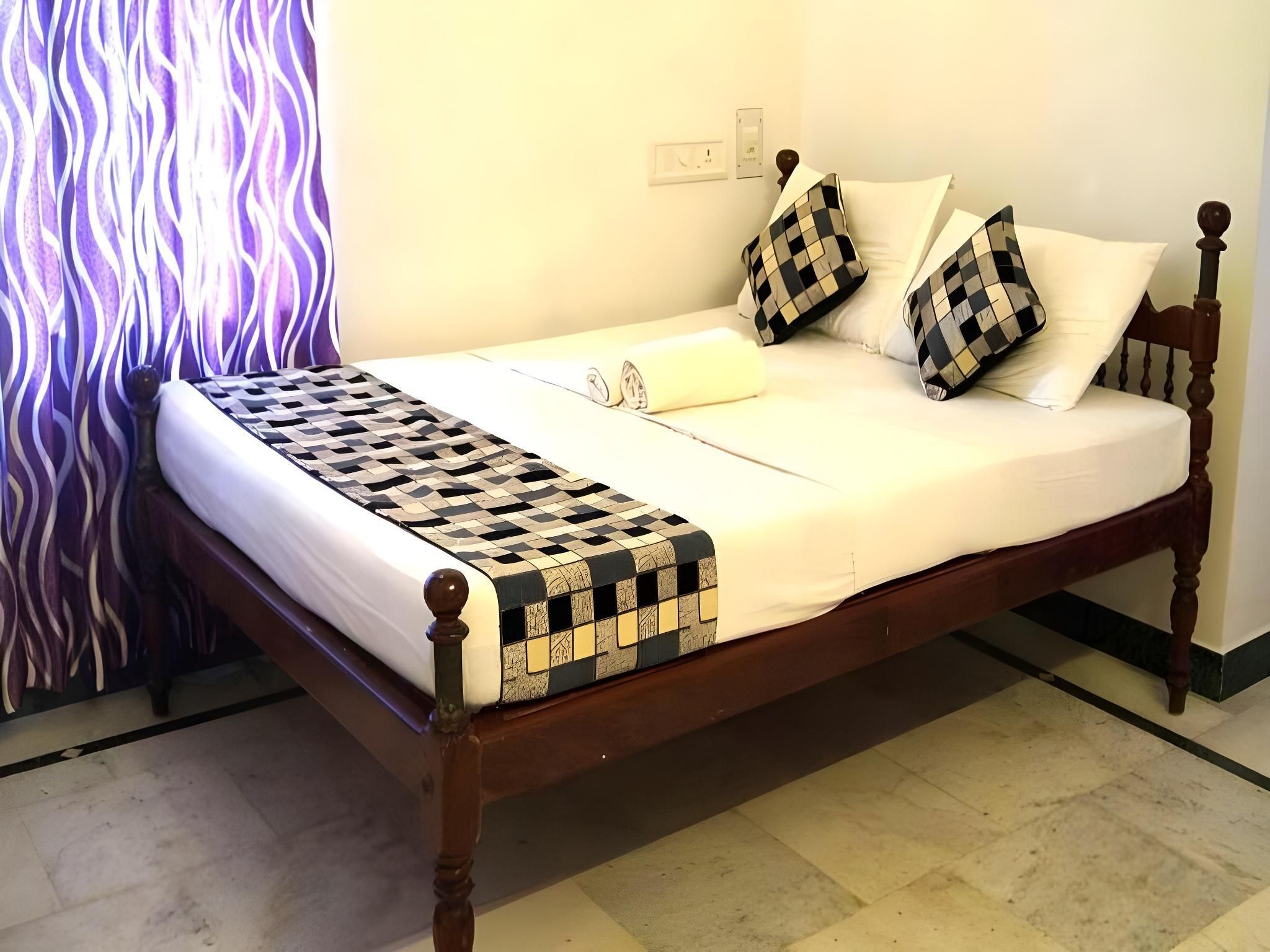 هوتل وايت روز - كوتشي - غرفة نوم