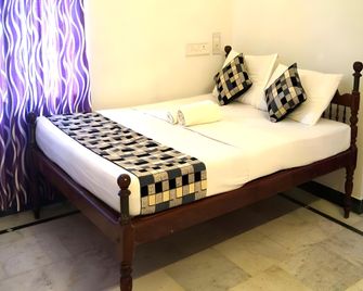 هوتل وايت روز - كوتشي - غرفة نوم