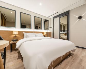 Melissa Hotel - Seoul - Bedroom