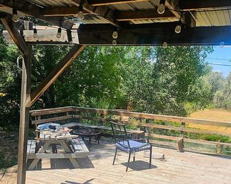 Spacious 4-bedroom charming Western Ranch Style Haven with WiFi and AC - Riverton - Balcony