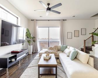 Luxury Lake House Retreat In Rowlett - Rowlett - Living room