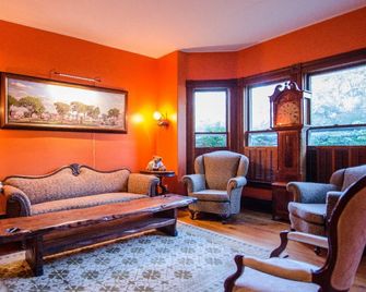 A cozy 2nd Floor King B&B Room in Downtown Shelburne - Delicious Breakfasts! FLE - Shelburne - Soggiorno