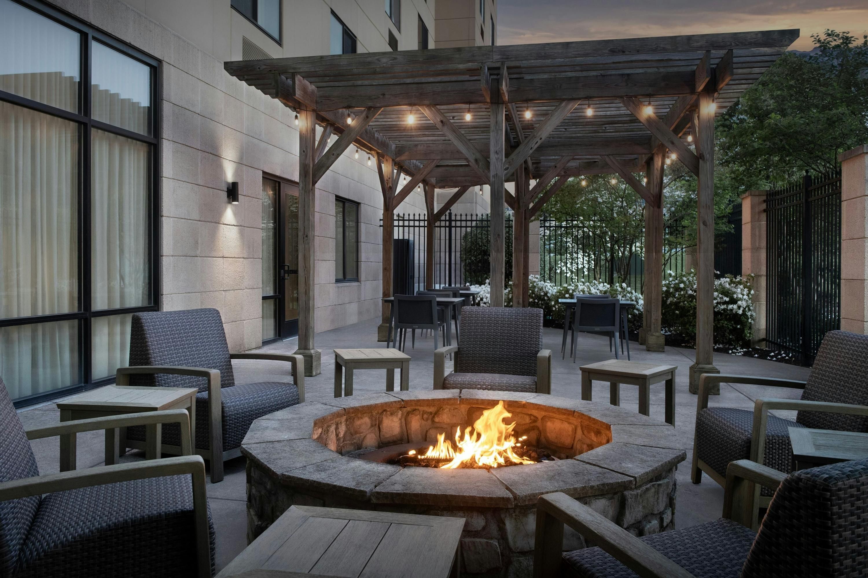 Courtyard by Marriott Philadelphia Great Valley/Malvern - Malvern - Patio