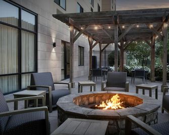 Courtyard by Marriott Philadelphia Great Valley/Malvern - Malvern - Patio