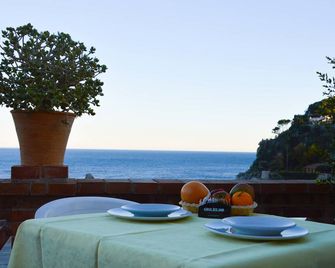 هوتل فيلينو جالودورو - تاورمينا - مطعم