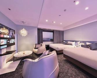 Minamisenri Crystal Hotel - Suita - Slaapkamer