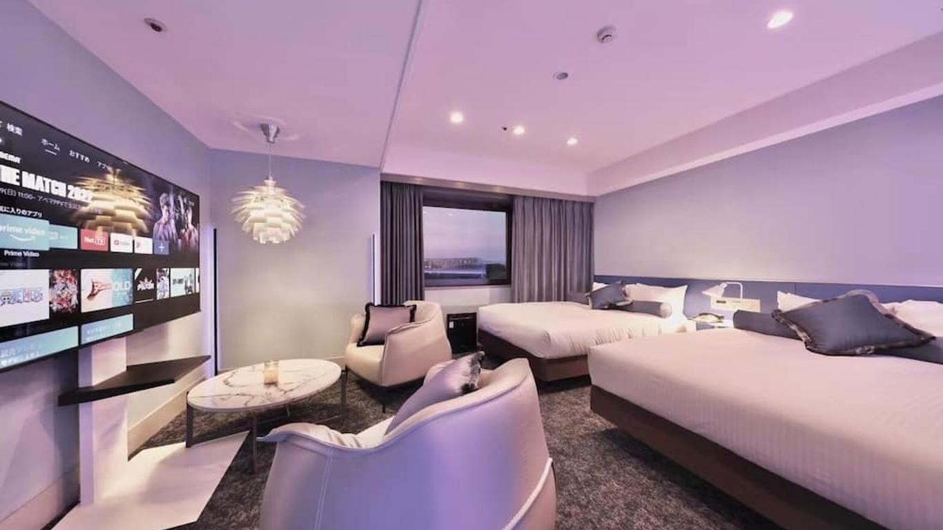 Minamisenri Crystal Hotel