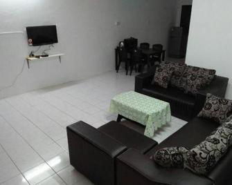 J&P Homestays House 1 - Kampar - Living room