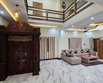 Vrindhavan Homestay Murdeshwar - Murudeshwara - Living room