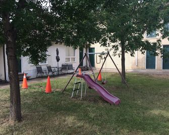 Pals Motel and RV Park - Medicine Hat